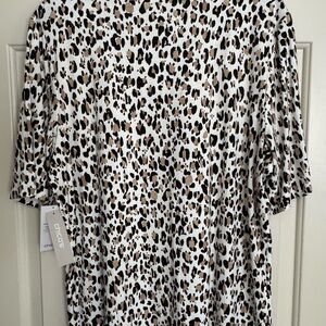 Brand new lightweight 3/4 sleeve T shirt​